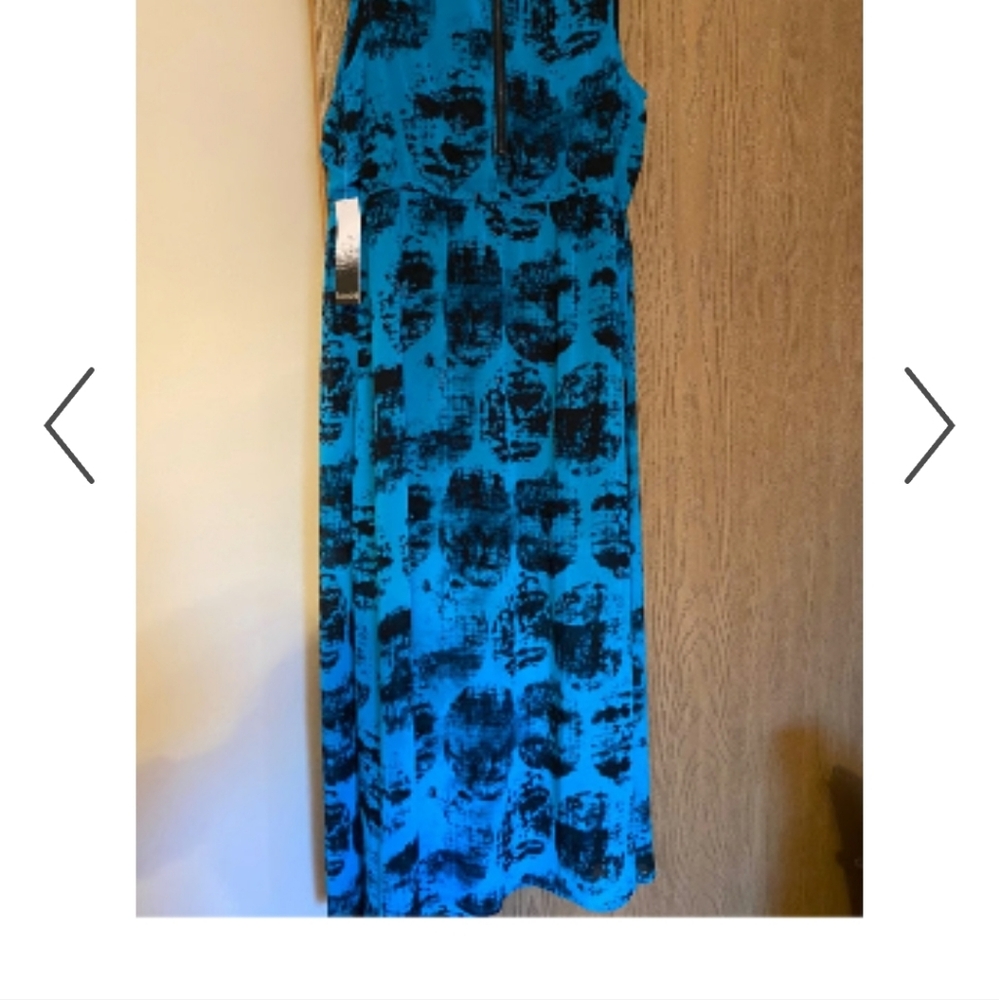 Very nice casual light long dress with underlying shorts and zipp